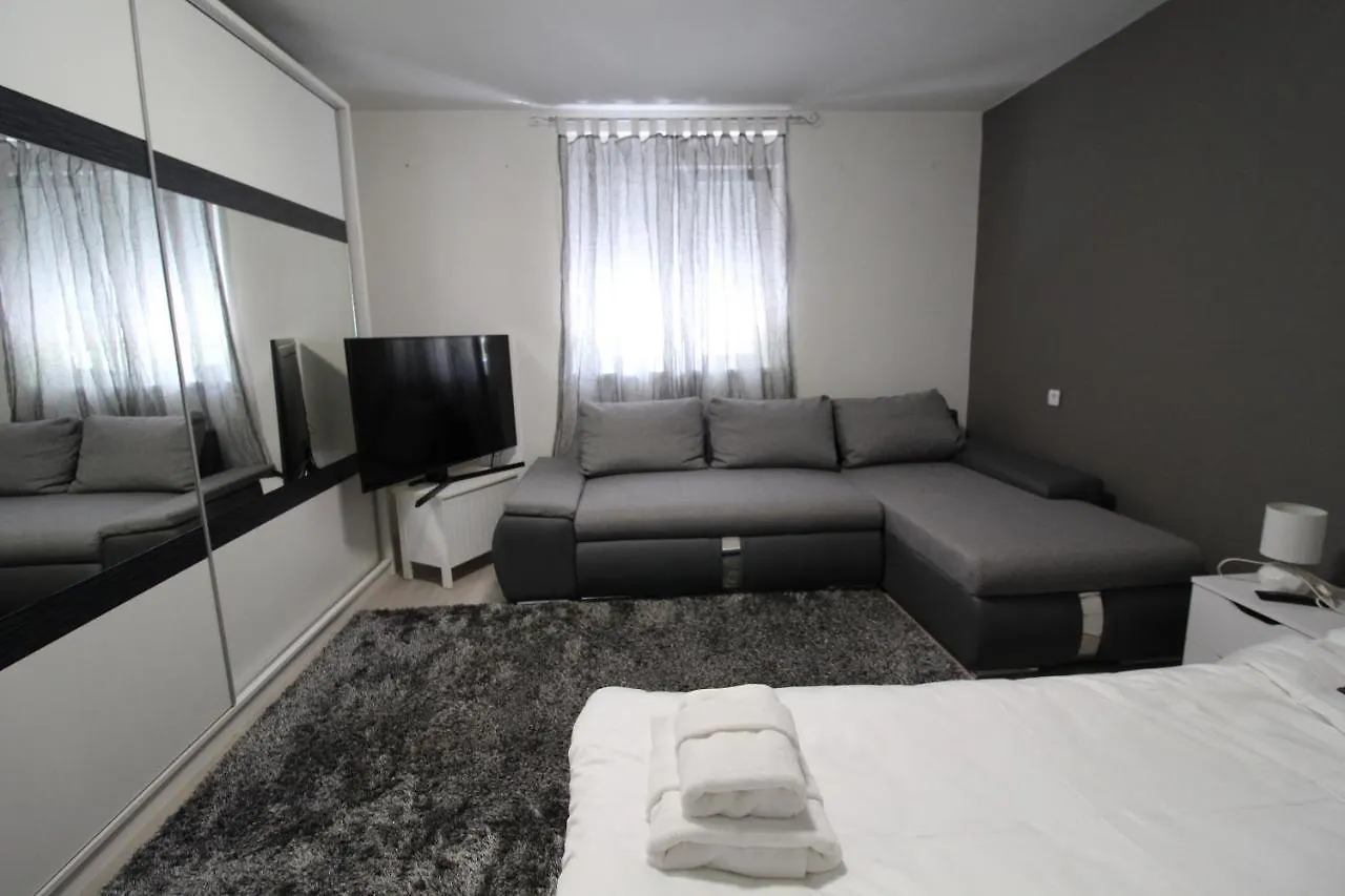 Apartment Matijas, 3 Bedroom Apt With Terrace And Parking Сплит