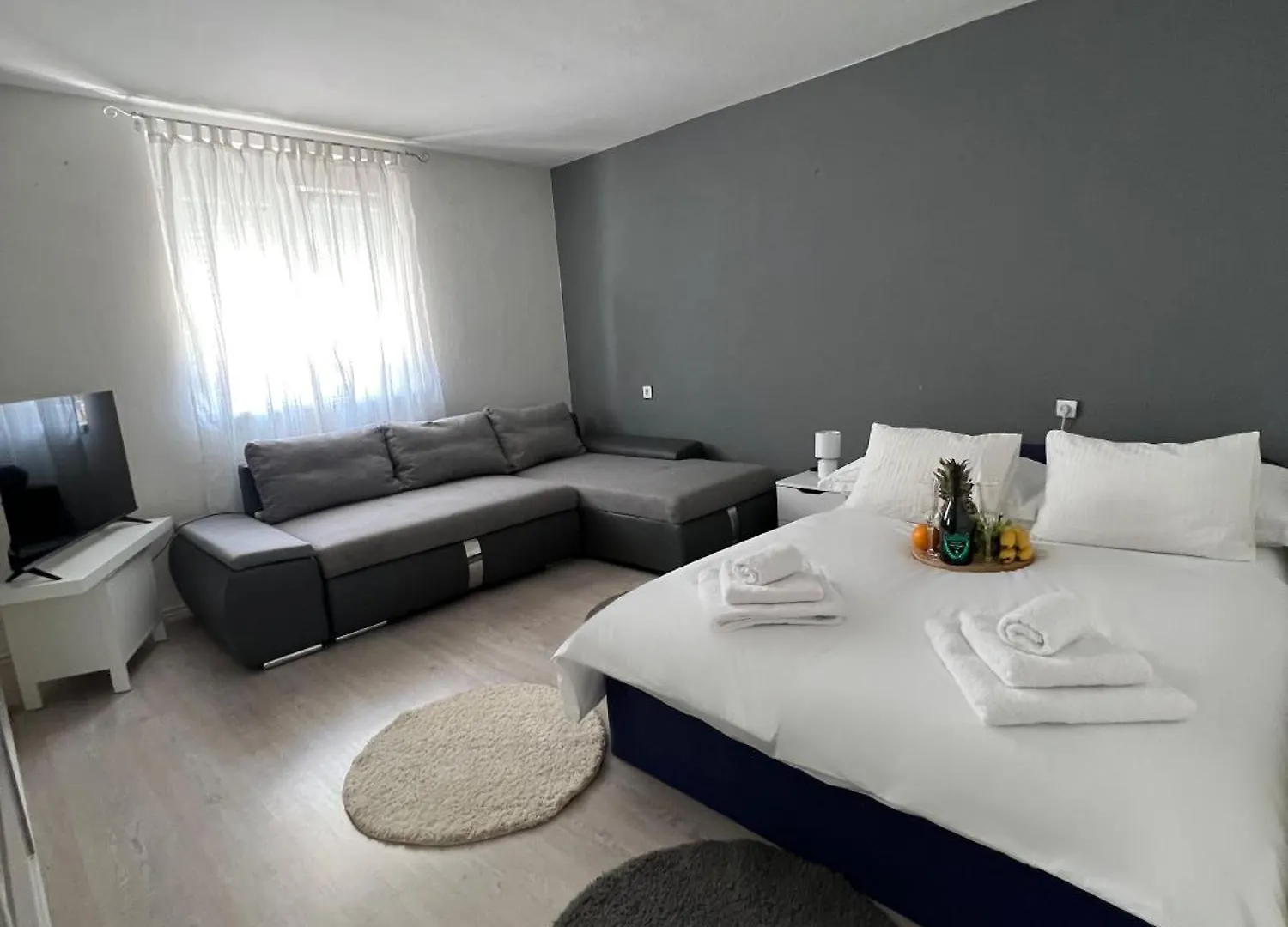 Apartment Matijas, 3 Bedroom Apt With Terrace And Parking Сплит