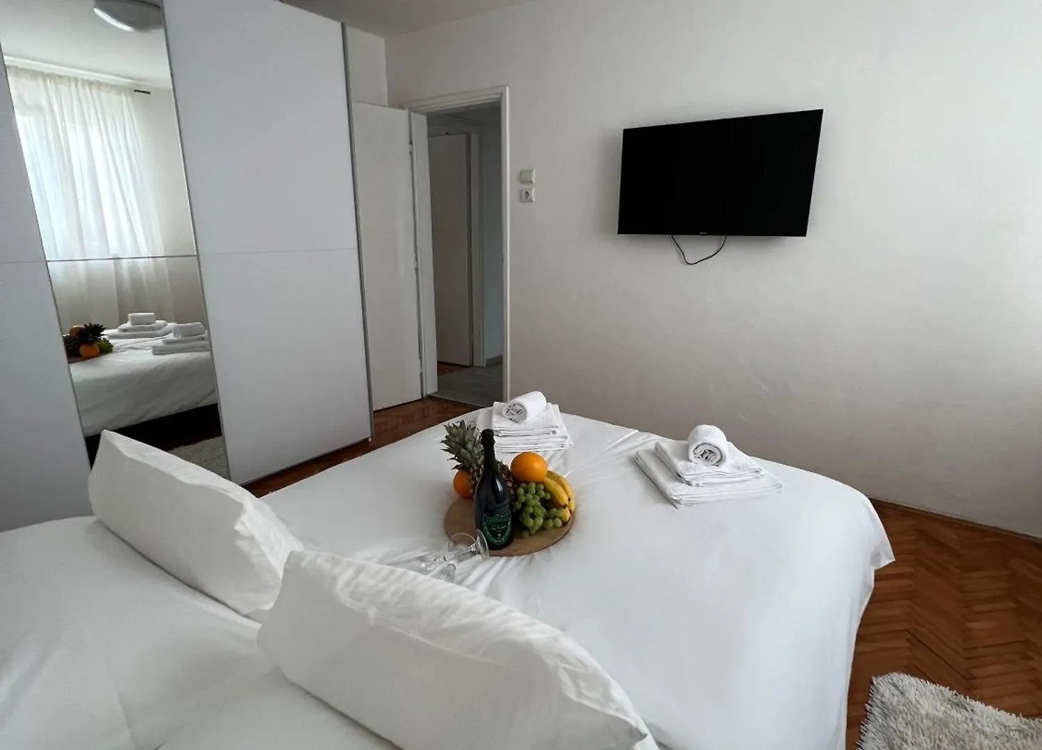 Apartment Matijas, 3 Bedroom Apt With Terrace And Parking Сплит 0*,  Хорватия