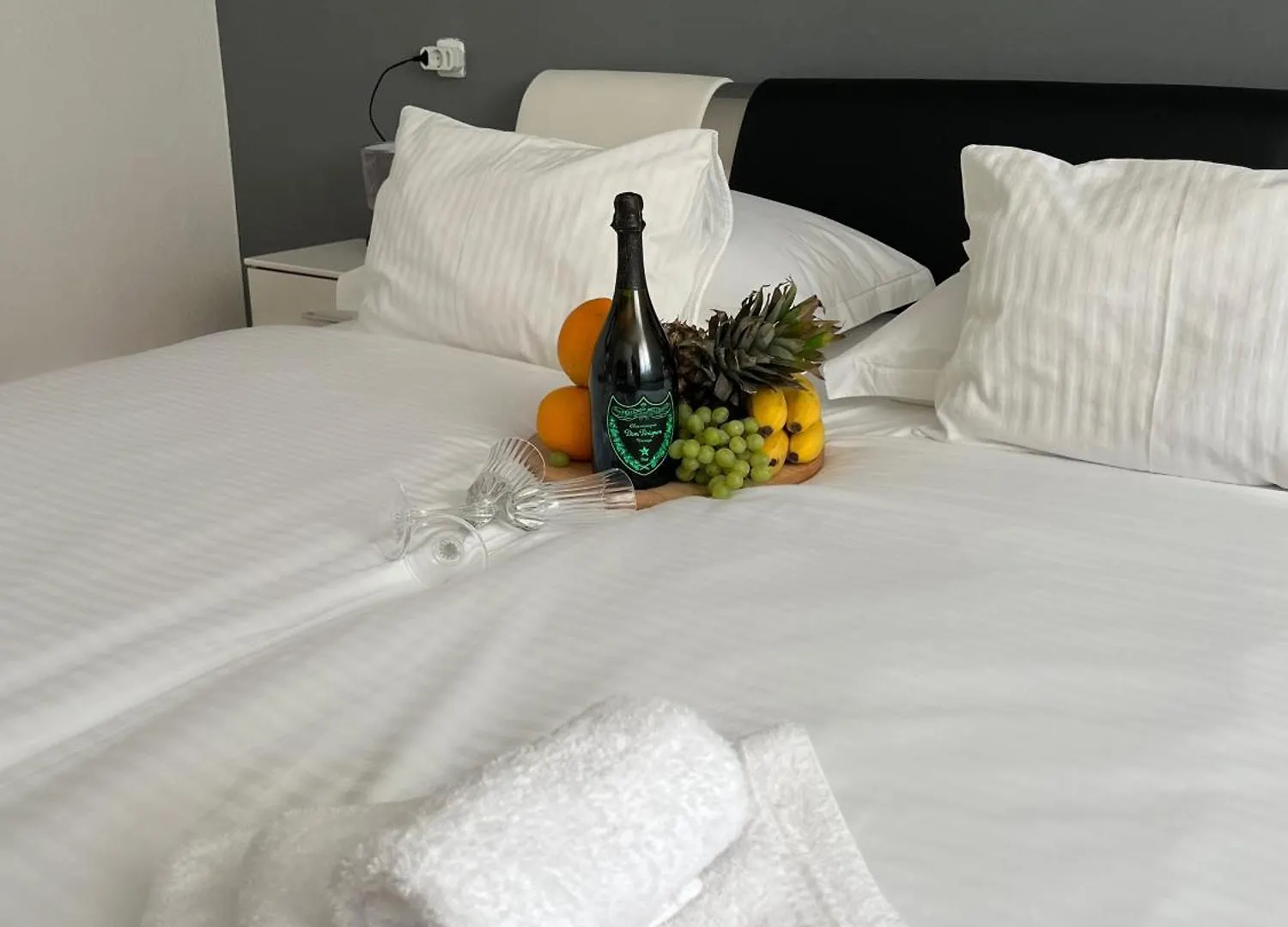 Apartment Matijas, 3 Bedroom Apt With Terrace And Parking Сплит