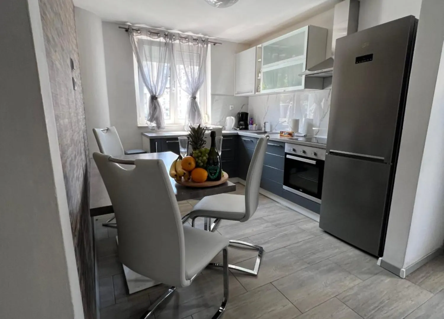 Apartment Matijas, 3 Bedroom Apt With Terrace And Parking Сплит
