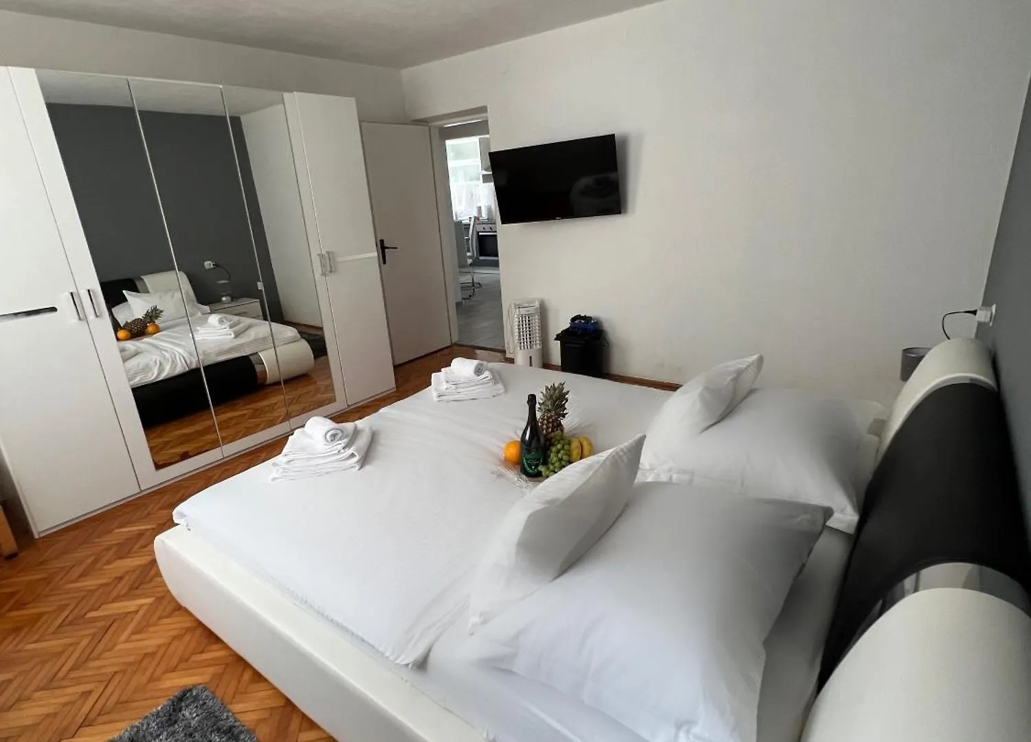 Apartment Matijas, 3 Bedroom Apt With Terrace And Parking Сплит Хорватия